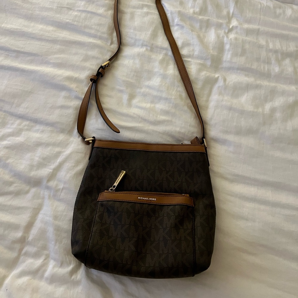 Used Micheal kors crossbody bag